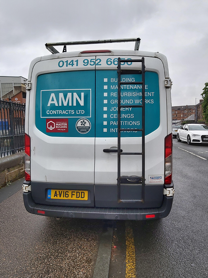 AMN-contracts Vans3